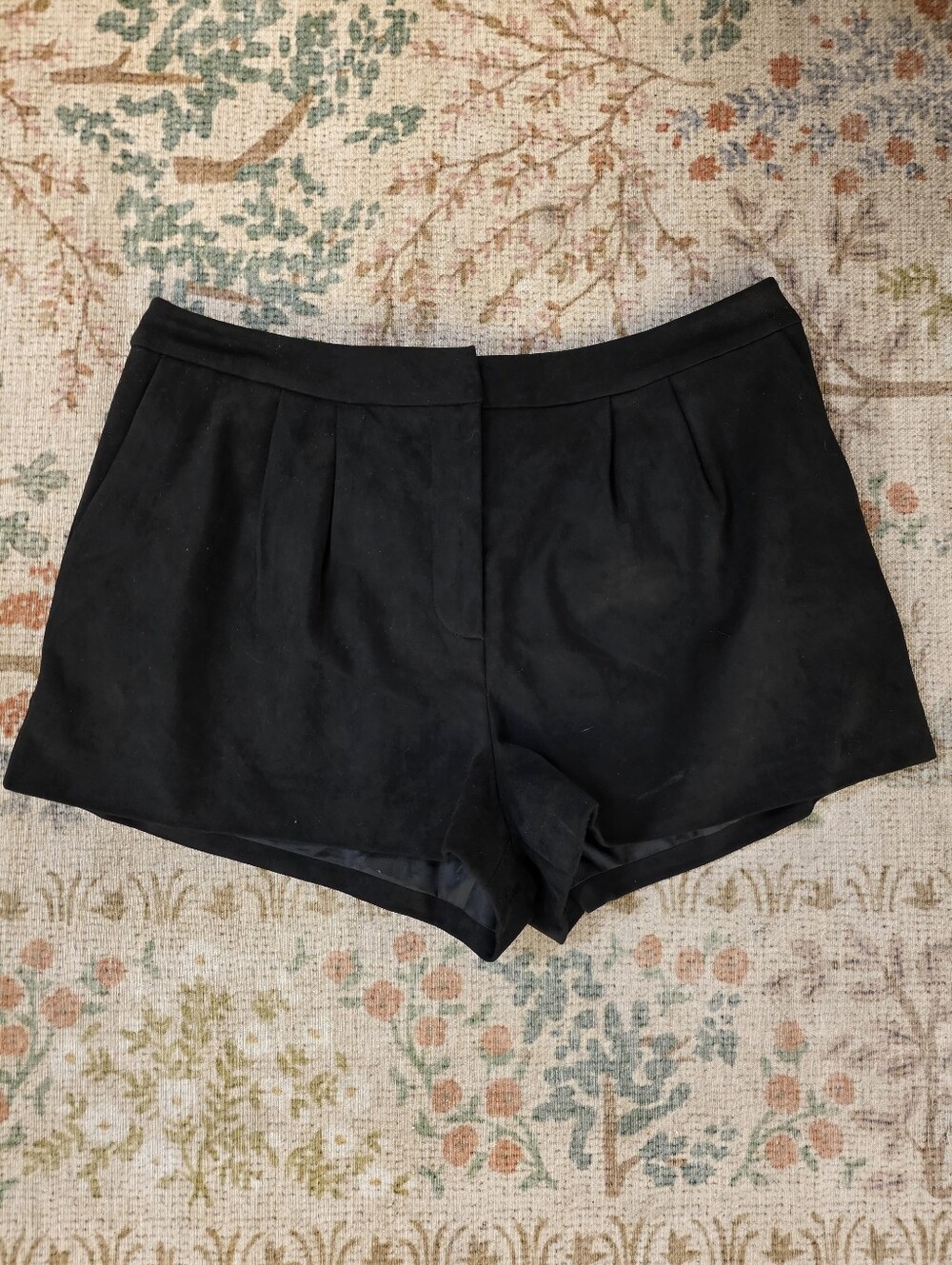 ASTR The Label NWT Black Women's High-Rise Tailored Suede Shorts